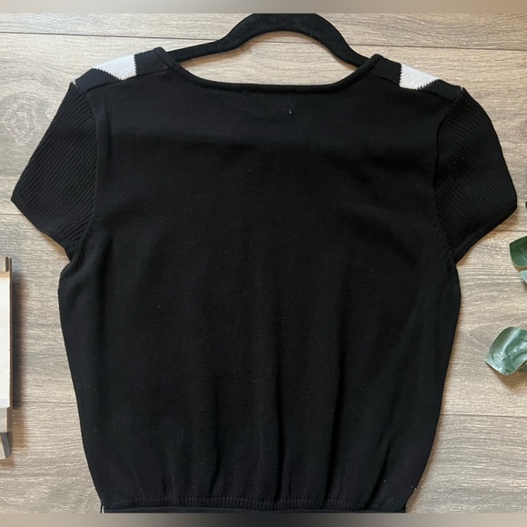 Questions by say what diamond patterned belted sweater top. Size M - Picture 6 of 8